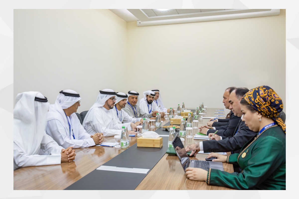 التقى معالي سعيد محمد الطاير رئيس مجلس إدارة شركة دراجون أويل الإماراتية، وسعادة أحمد الهاملي سفير دولة الإمارات لدى تركمانستان، وسعادة عبدالكريم المازمي الرئيس التنفيذي للشركة ووفد الشركة، مع معالي غوانش أغانوف رئيس الهيئة الوطنية الحكومية التركمانية للنفط 