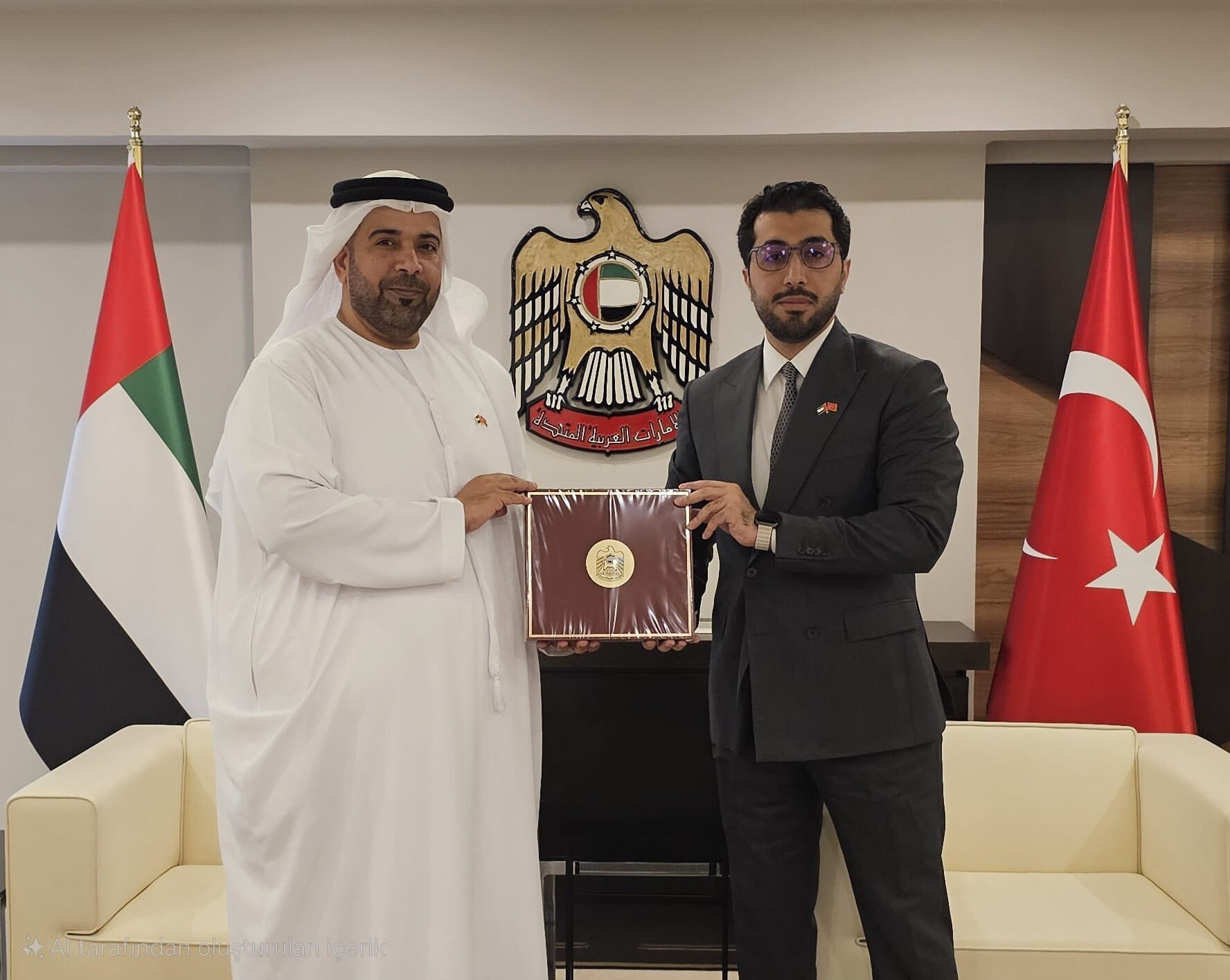 استضاف سعادة سعيد صقر المهيري، القنصل العام للدولة لدى إسطنبول، في مقر البعثة وفداً من مجلس شركة توازن برئاسة سعادة مطر علي الرميثي، الرئيس التنفيذي لقطاع شؤون الصناعة الدفاعية والأمنية، وذلك ضمن زيارتهم لمدينة إسطنبول ومشاركتهم IDEF بجناح في معرض الصناعات الدفاعية الدولي.