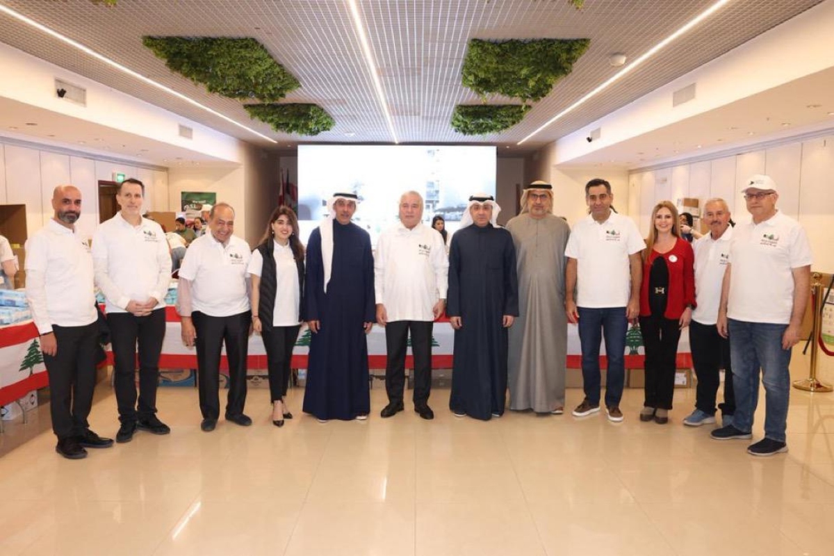His Excellency Dr. Matar Hamed Al Neyadi, UAE Ambassador to the sisterly State of Kuwait, participated in the humanitarian donations campaign entitled “Kuwait Needs Your
Safety”