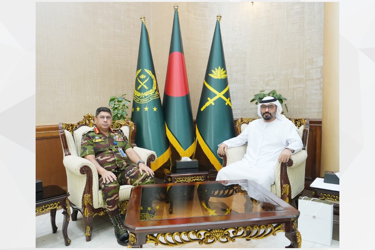  استقبل الفريق وقار الزمان  رئيس أركان جيش بنغلاديش سعادة عبد الله علي خصيف الحمودي سفير دولة الإمارات العربية المتحدة لدى جمهورية بنغلاديش الشعبية، بمقر قيادة جيش بنغلاديش في معسكر دكا بالعاصمة، حيث ناقشا المواضيع ذات الاهتمام المشترك بين البلدين الشقيقين.