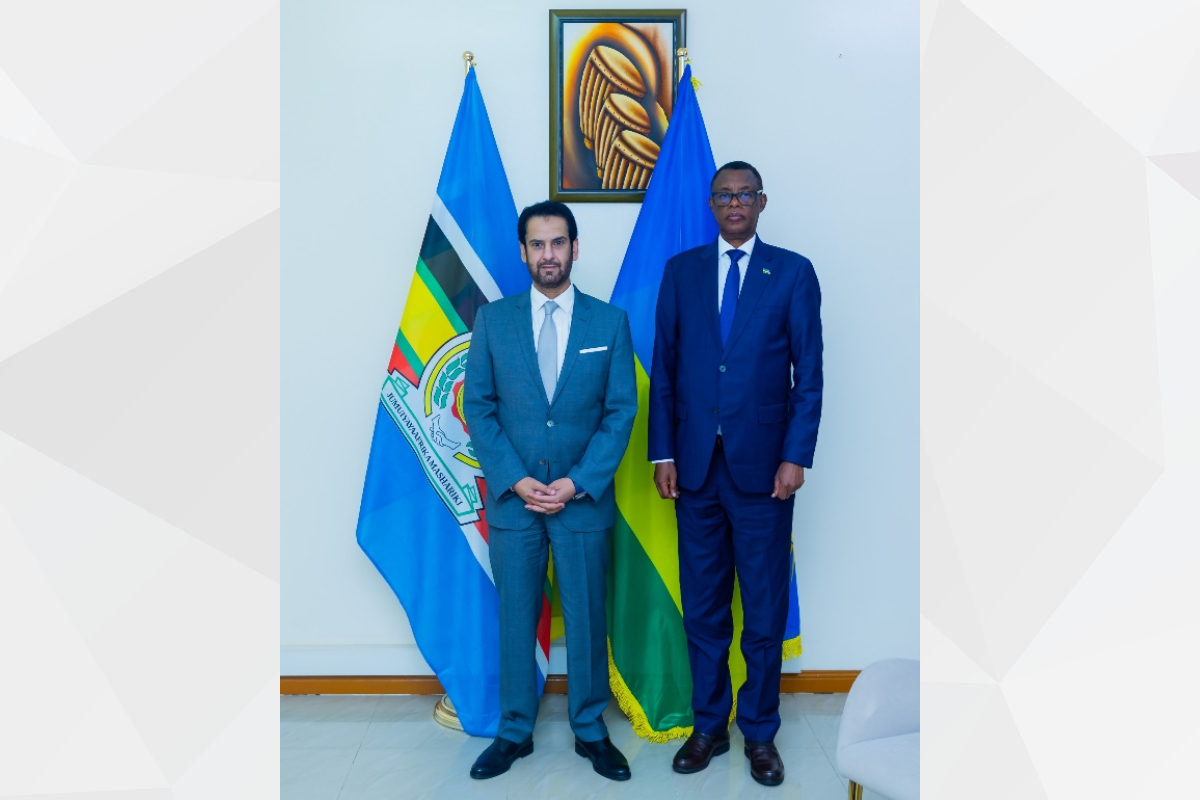 استقبل معالي اللواء المتقاعد جيمس كاباريبي، وزير الدولة بوزارة الخارجية الرواندية المسؤول عن التعاون الإقليمي، سعادة هزاع القحطاني، سفير دولة الإمارات العربية المتحدة لدى جمهورية رواندا.
