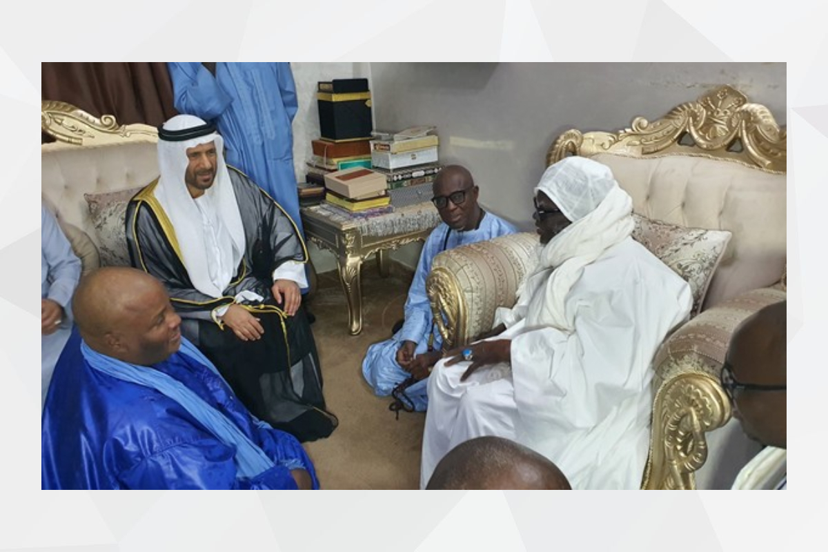 قام سعادة سعيد حمدان النقبي سفير دولة الإمارات العربية المتحدة لدى السنغال بزيارة ودية إلى حضرة سماحة الشيخ محمد لمنتقى البشير امباكي، الخليفة العام للطريقة المريدية في السنغال، حيث تبادل السفير مع فضيلة الشيخ في مدينة طوبى الأحاديث الودية، مشيداً بأهمية دور وجهود الطائفة المريدية في نشر قيم الاعتدال والتسامح وتعاليم الإسلام السمحة في السنغال ودول المنطقة.