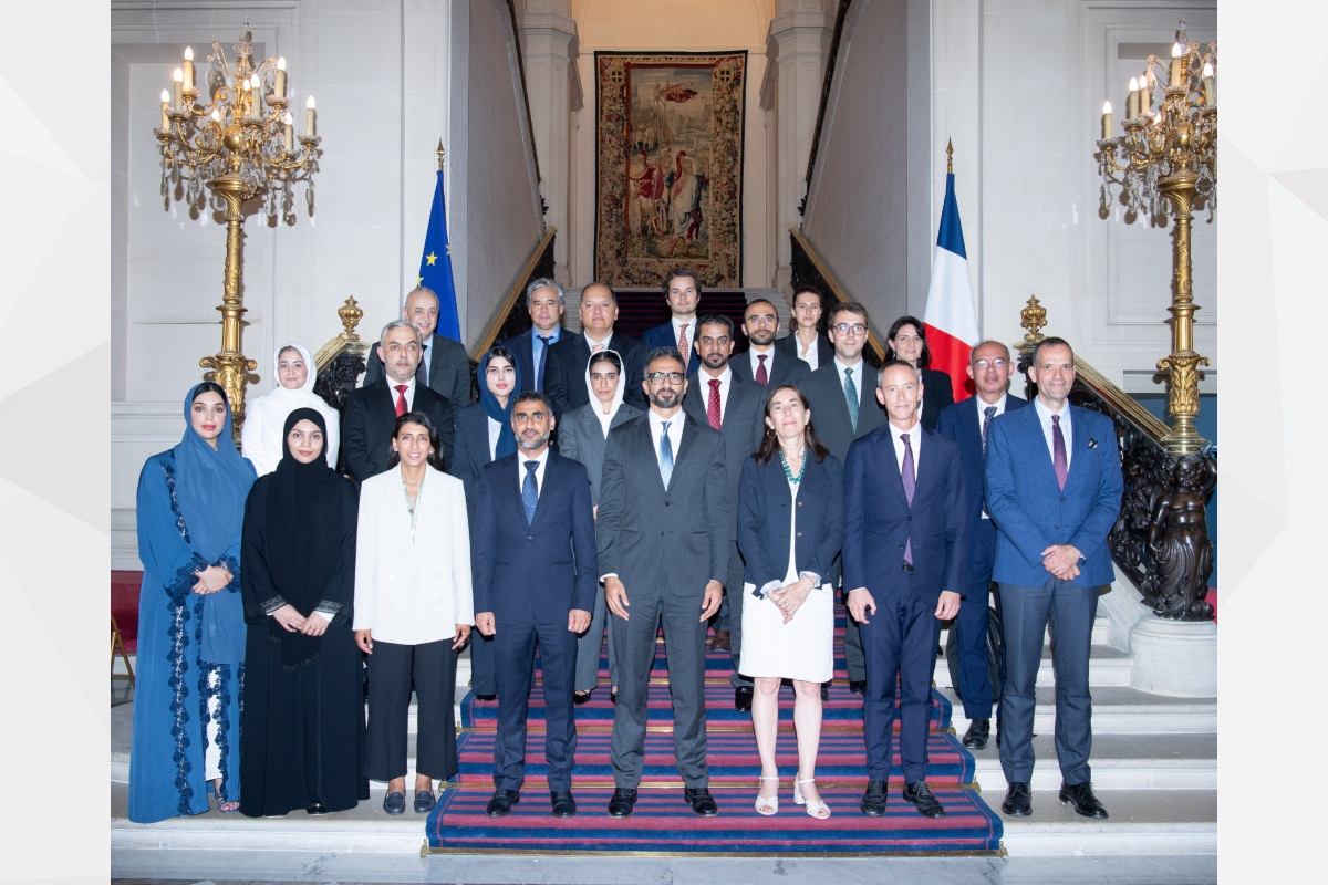 عقدت دولة الإمارات العربية المتحدة والجمهورية الفرنسية الدورة الأولى للمشاورات القنصلية، وذلك في العاصمة باريس؛ حيث يأتي انعقاد هذه المشاورات في إطار الجهود المتواصلة والمشتركة لتعزيز التعاون القنصلي والارتقاء بجودة الخدمات المقدمة لمواطني البلدين الصديقين.
