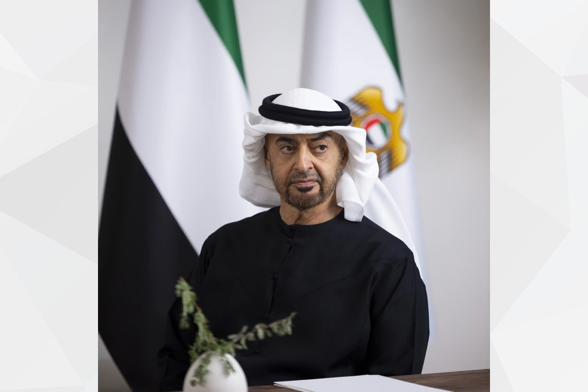 تلقى صاحب السمو الشيخ محمد بن زايد آل نهيان رئيس الدولة، اتصالاً هاتفياً من فخامة السيد غوستافو بيترو أوريغو، رئيس جمهورية كولومبيا، أعرب خلاله الرئيس بيترو عن تضامن كولومبيا مع دولة الإمارات العربية المتحدة، وأدان الهجمات التي استهدفت الإمارات. وشدد الزعيمان على أهمية خفض التصعيد والحوار والحلول الدبلوماسية للحفاظ على الأمن والاستقرار الإقليمي والدولي.
