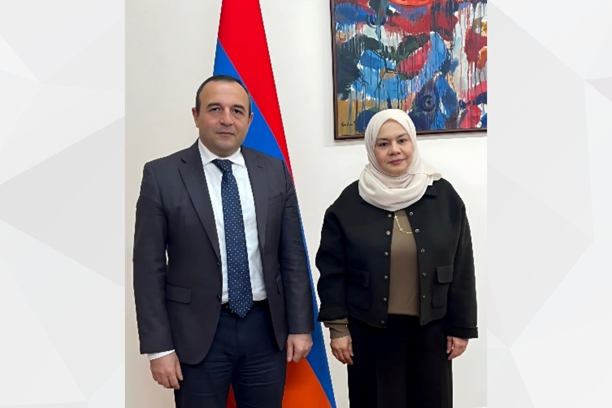 ԱՄԷ-ի եւ ՀՀ-ի միջեւ փոխադարձ հետաքրքրություն ունեցող տարբեր ոլորտներում համագործակցությունն ու համակարգումն ամրապնդելու շրջանակներում ՀՀ-ում ԱՄԷ դեսպան Ն.Գ. դոկտոր Նարիման Ալ Մուլլան հանդիպել է ՀՀ ԱԳՆ բազմակողմ քաղաքականության եւ զարգացման համագործակցության վարչության պետ պարոն Դավիթ Կնյազյանի հետ: 