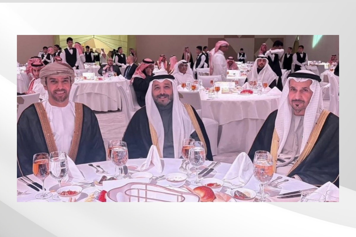 حضر سعادة مطر سالم مرّان الظاهري، سفير الدولة لدى المملكة العربية السعودية الشقيقة، مراسم تكريم الفائزين بجائزة الملك خالد لعام 2025، والتي نُظمت برعاية خادم الحرمين الشريفين الملك سلمان بن عبدالعزيز آل سعود - حفظه الله. حيث تُعنى جائزة الملك خالد بتكريم الأفراد، والمنظمات، ومنشآت القطاع الخاص، ممن يتولون زمام المبادرة في إيجاد حلول مبتكرة لتحدياتٍ اجتماعية معقدة، والتأثير في الآخرين كمثال يُحتذى به.