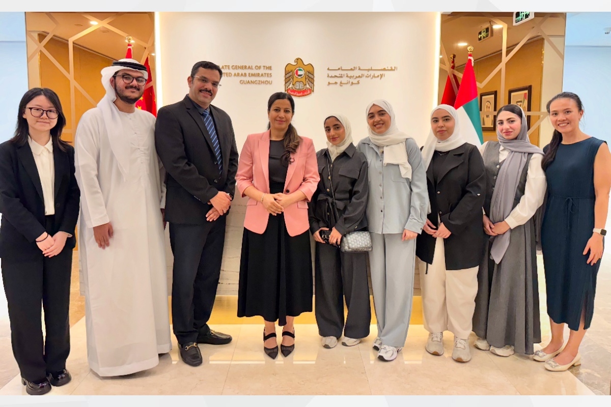 رحبت القنصلية العامة لدولة الإمارات في كوانغ جو بالطلاب الإماراتيين المشاركين في البرنامج الدراسي الصيفي في جامعة هونغ كونغ للعلوم والتكنولوجيا (كوانغ جو). حيث شاركت سعادة مريم الشامسي، القنصل العام، في مناقشات هادفة مع الطلاب لتشجيعهم على استكشاف الثقافة الصينية وبناء صداقات دولية.