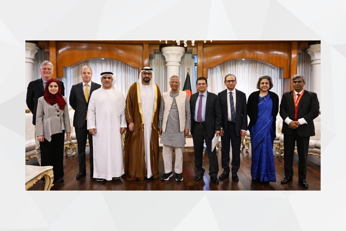 استقبل رئيس حكومة بنغلاديش معالي دكتور محمد يونس، سعادة عبد الله علي خصيف الحمودي سفير الإمارات العربية المتحدة لدى بنغلاديش بحضور مجموعة من شركتي مجموعة موانئ أبوظبي (ADPG) وشركة مصدر (Masdar) ، وطرحت خططاً للاستثمار في تطوير الموانئ وإدارتها والخدمات المتاحة وقطاعات الطاقة المتجددة والبحث بفكرة Green Port في بنغلاديش. 

