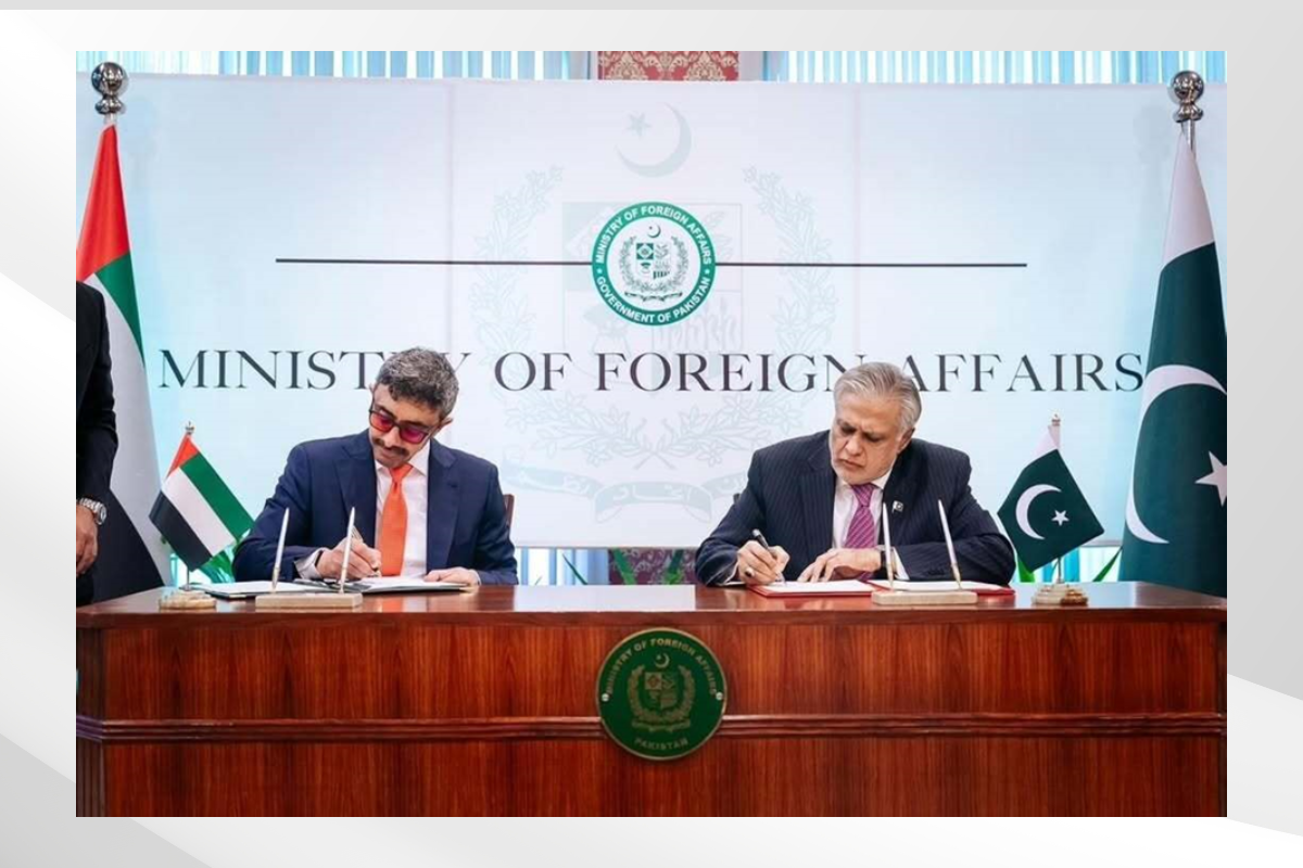 متحدہ عرب امارات کے نائب وزیر اعظم ووزیر خارجہ عزت مآب شیخ عبداللہ بن زاید آل نہیان نے اسلام آباد میں نائب وزیر اعظم ووزیر خارجہ، جناب محمد اسحاق ڈار سے ملاقات میں دو طرفہ تعلقات پر تبادلہ خیال کیا جبکہ دونوں دوست ممالک کے درمیان ایک معاہدے اور مفاہمت کی دو یادداشتوں پر دستخط کئے گئے.