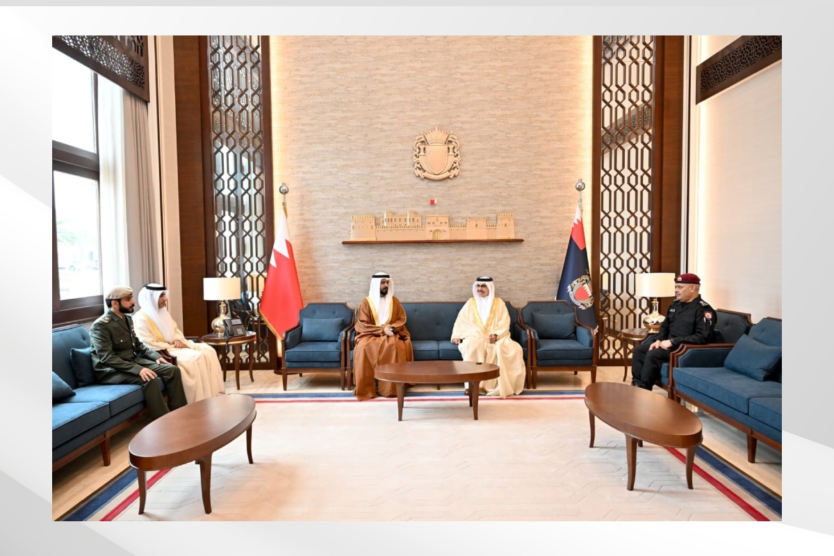 وزير الداخلية يشيد خلال استقباله سفير دولة الإمارات العربية المتحدة بالعلاقات الأخوية الوثيقة التي تجمع البلدين والشعبين