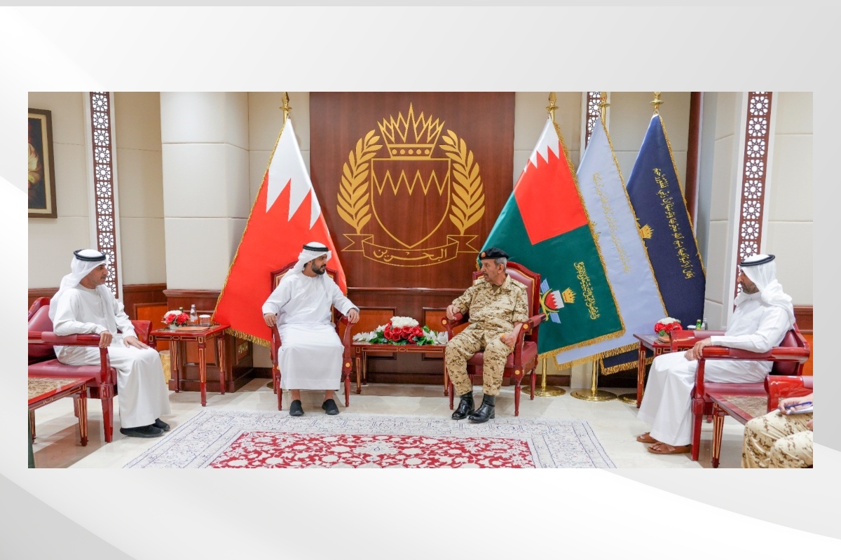 استقبل صاحب المعالي المشير الركن الشيخ خليفة بن أحمد آل خليفة القائد العام لقوة دفاع البحرين يوم الأربعاء 22 أبريل 2026، سعادة فهد محمد بن كردوس العامري سفير دولة الإمارات العربية المتحدة لدى مملكة البحرين الشقيقة، بحضور معالي الشيخ محمد بن خليفة آل خليفة المستشار للشؤون المالية والفنية بالقيادة العامة لقوة دفاع البحرين.