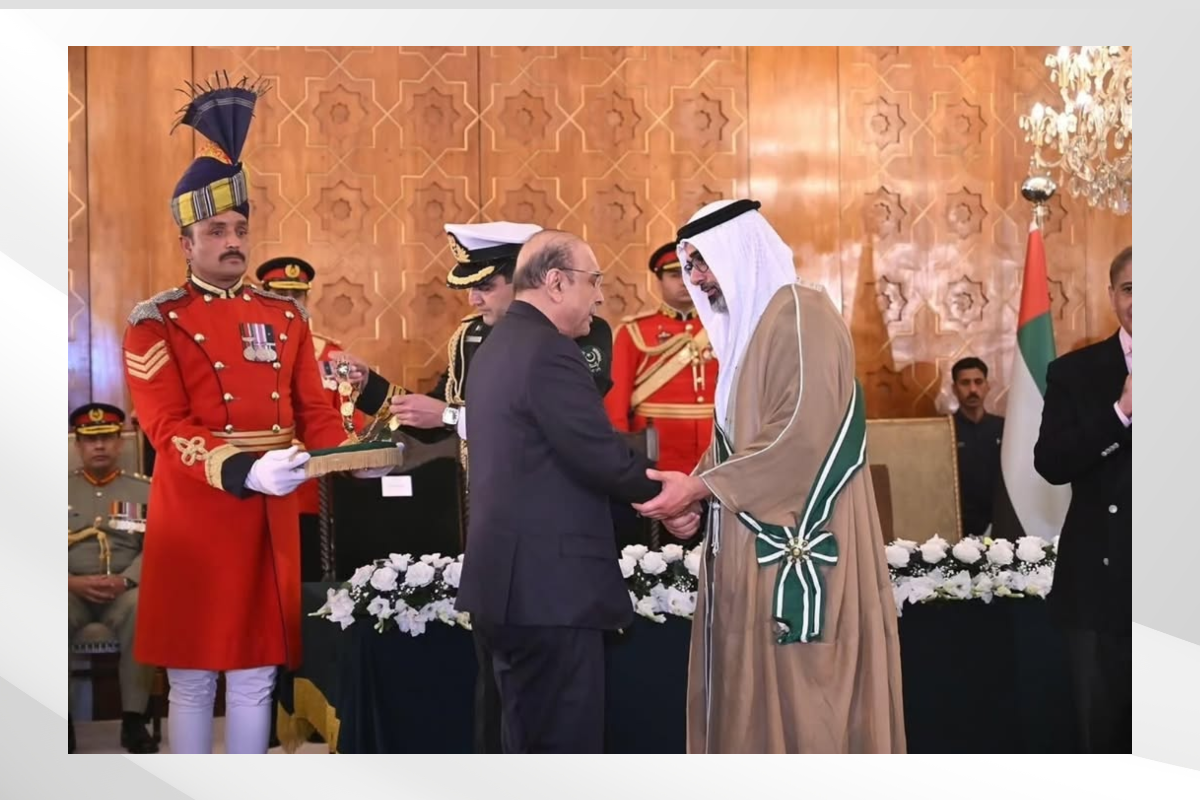 اسلامی جمہوريہ پاکستان کے صدر جناب آصف علی زرداری نے ابو ظہبی کے ولی عہد عزت مآب الشيخ خالد بن محمد بن زايد آل نہيان کو ان کی غير معمولی خدمات اور پاکستان کے ليے غير متزلزل حمايت اور متحده عرب امارات اور اسلامی جمہوريہ پاکستان کے درميان مختلف شعبوں ميں ٹهوس تعلقات کو مستحکم کرنے کے اعتراف ميں اعلی سول ايوارڈ نشان پاکستان کا اعزاز عطا کيا.