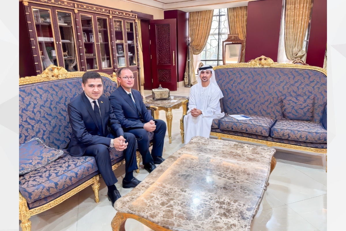 التقى سعادة أحمد الهاملي سفير دولة الإمارات لدى تركمانستان، مع أحد رجال الأعمال التركمان صاحب شركة 