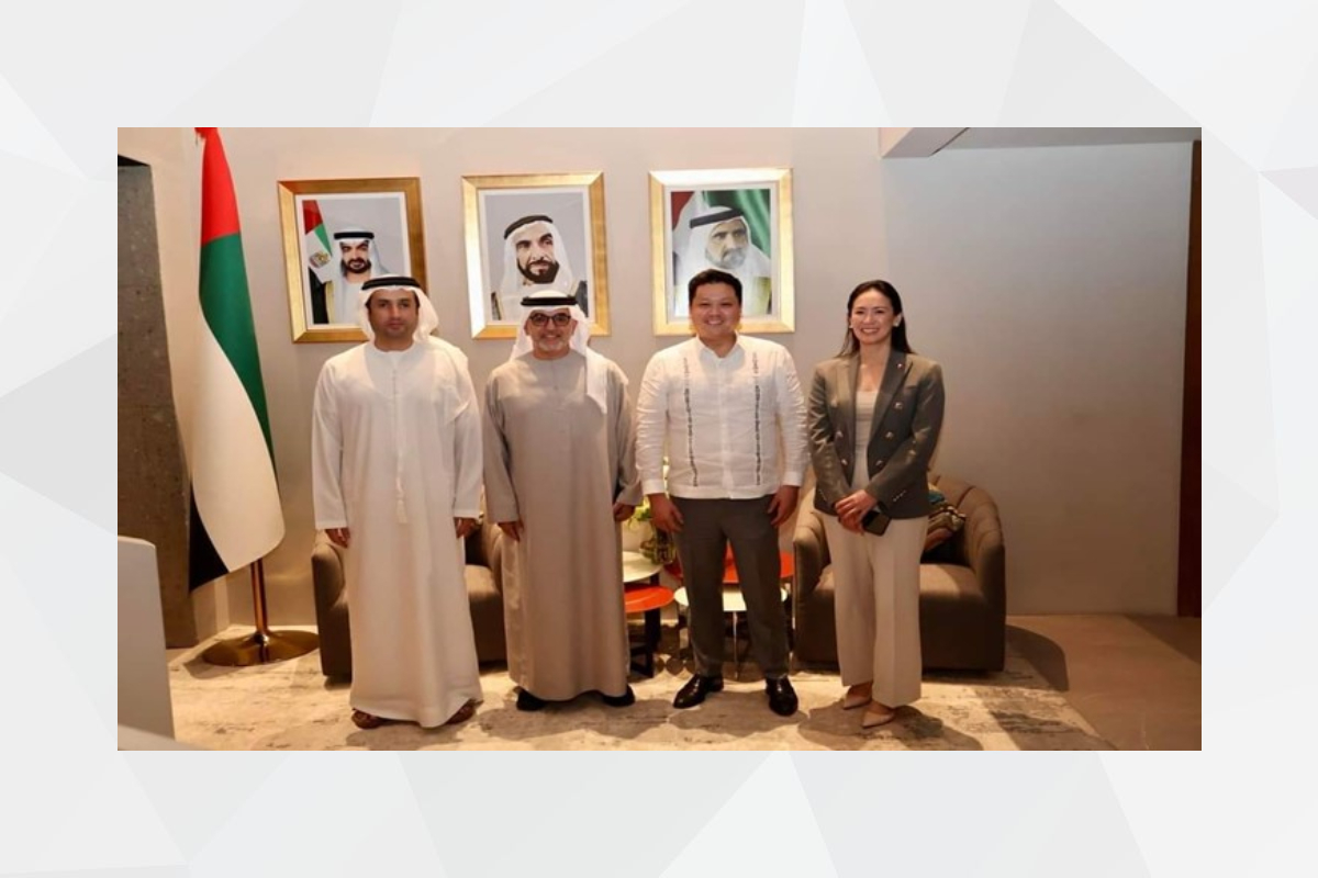 His Excellency Dr. Hamdan Musallam Al Mazrouei, Chairman of the Board of Directors of the Emirates Red Crescent Authority, met in Manila with His Excellency Rex Gatchalian, Secretary of Social Welfare and Development of the Republic of the Philippines, in presence of His Excellency Mohamed Obaid Alqataam Alzaabi, UAE Ambassador in the Philippines.
