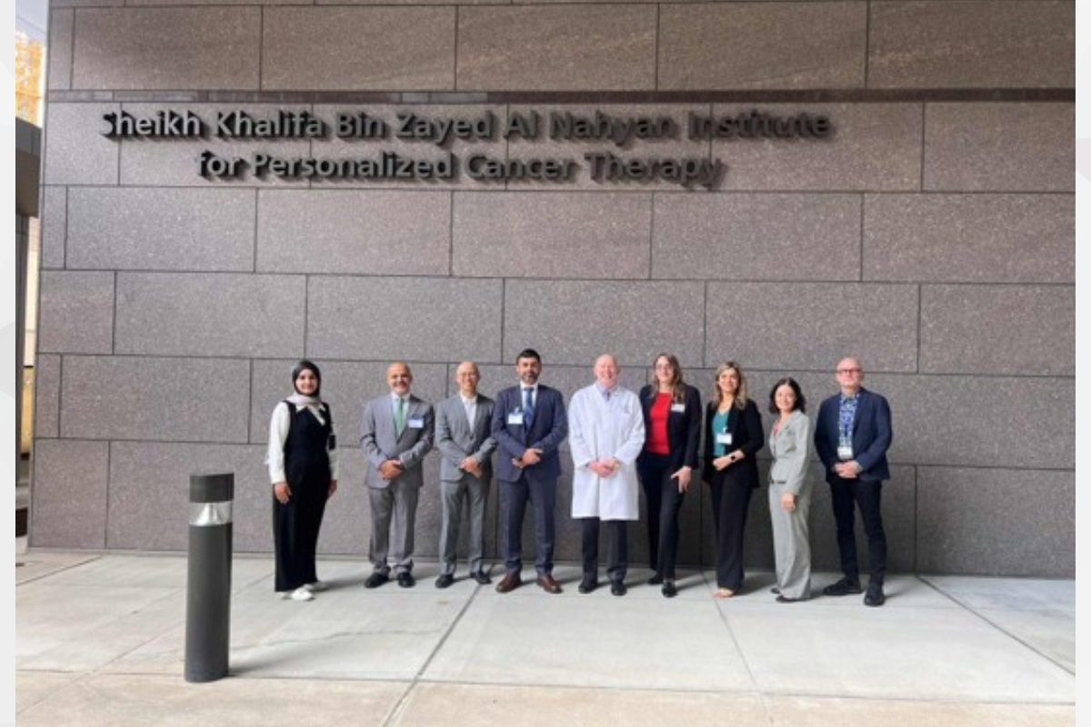 H.E Mubarak Almheiri, Consul General of the United Arab Emirates in Houston, met with the management of the Sheikh Zayed Bin Sultan Al Nahyan Building for Cancer Research at MD Anderson Cancer Center. During the meeting, H.E was briefed on the latest research and advanced technologies used in cancer treatment. The visit also included a tour of the Ahmed Bin Zayed Al Nahyan Research Center for Pancreatic Cancer, part of the facility, where His Excellency learned about the latest developments and innovations in the field. 