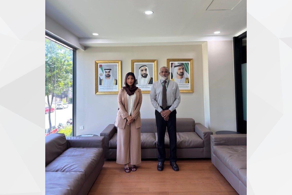 في إطار السعي المستمر بين البلدين الشقيقين لتوسيع آفاق الشراكة التنموية وتوطيد أواصر التعاون الثنائي، التقت القائم بالأعمال بالإنابة هبة الجنيبي بسفارة دولة الإمارات العربية المتحدة لدى جمهورية المالديف، بسعادة علي زهير المدير التنفيذي لمؤسسة تنمية الإسكان (HDC).
