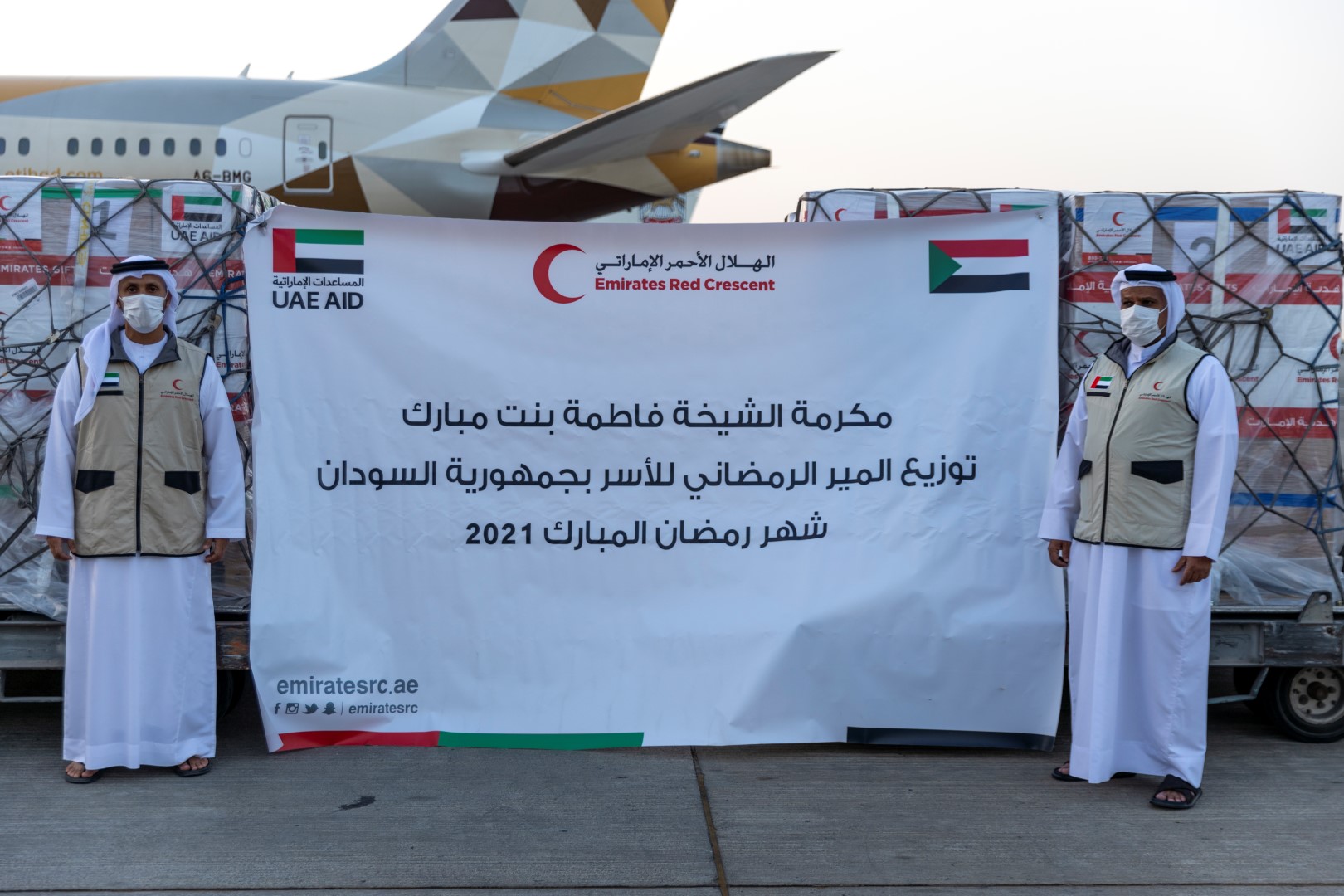 The ERC began distributing food aid to beneficiaries and dispatched relief convoys from the capital, Khartoum, to several Sudanese provinces, under the management of the UAE Embassy.