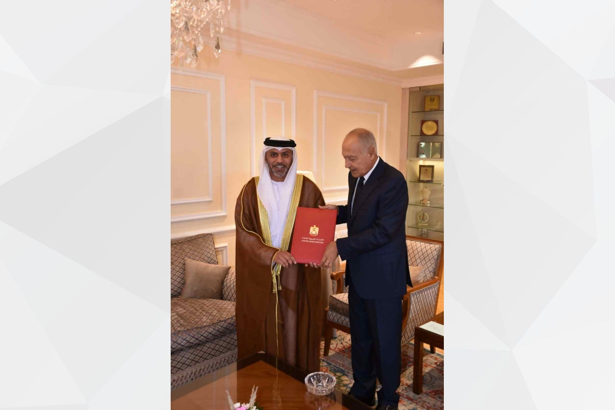 قدّم سعادة حمد عبيد الزعابي سفير دولة الإمارات لدى جمهورية مصر العربية، خطاب اعتماده إلى معالي أحمد أبو الغيط الأمين العام لجامعة الدول العربية، مندوباً دائماً لدولة الإمارات لدى جامعة الدول العربية، وذلك في مقر الأمانة العامة للجامعة بالقاهرة.
