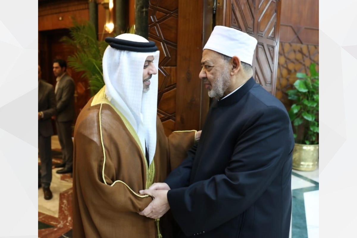 سفير الإمارات يلتقي شيخ الأزهر لبحث تعزيز التعاون