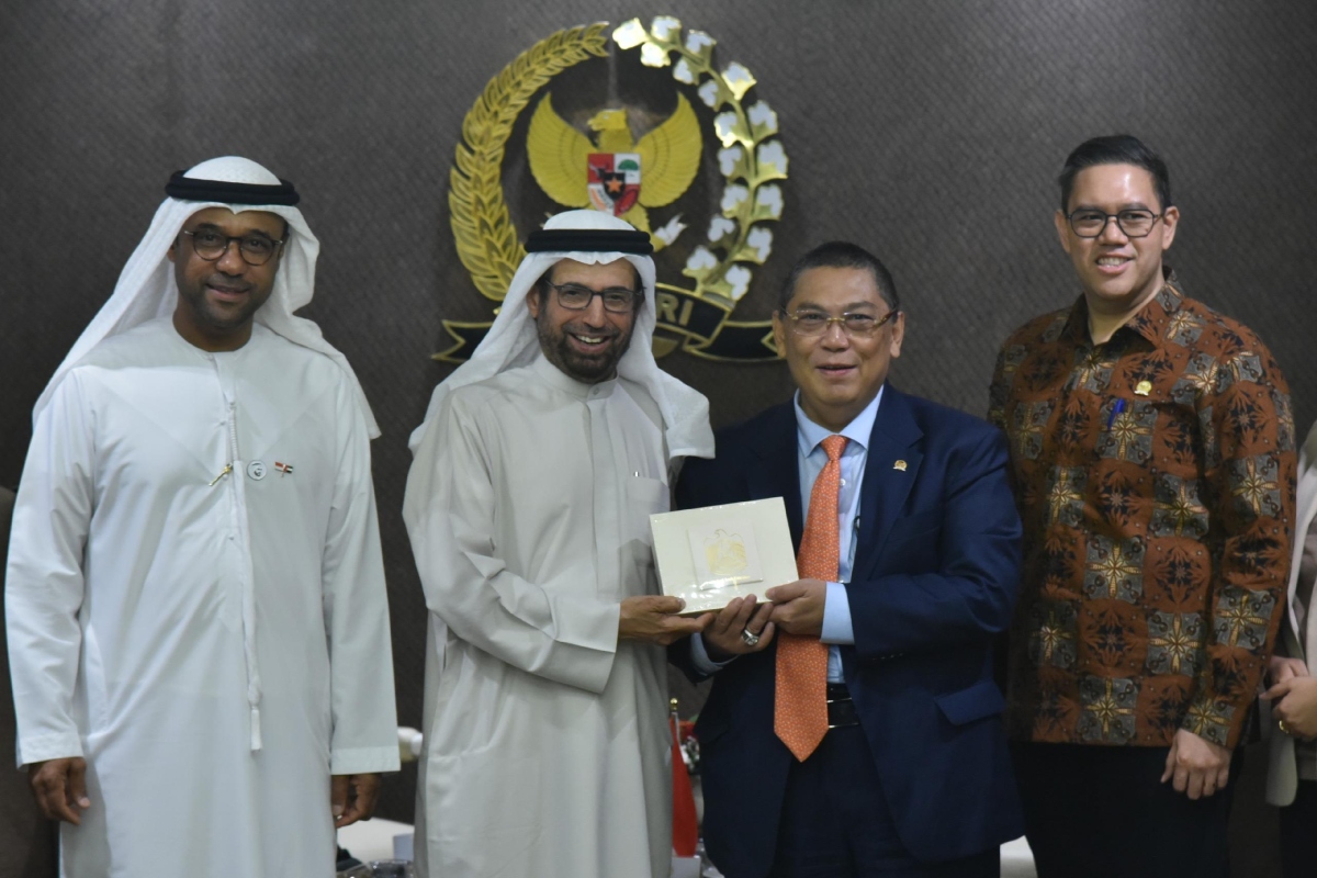 التقى معالي الدكتور علي راشد النعيمي، رئيس لجنة شؤون الدفاع والداخلية والخارجية في المجلس الوطني الاتحادي، سعادة أوتوت أديانتو، رئيس لجنة الدفاع والشؤون الخارجية والاتصالات والاستخبارات في مجلس النواب بجمهورية إندونيسيا، بحضور سعادة عبدالله سالم الظاهري، سفير دولة الإمارات لدى جمهورية إندونيسيا. 

