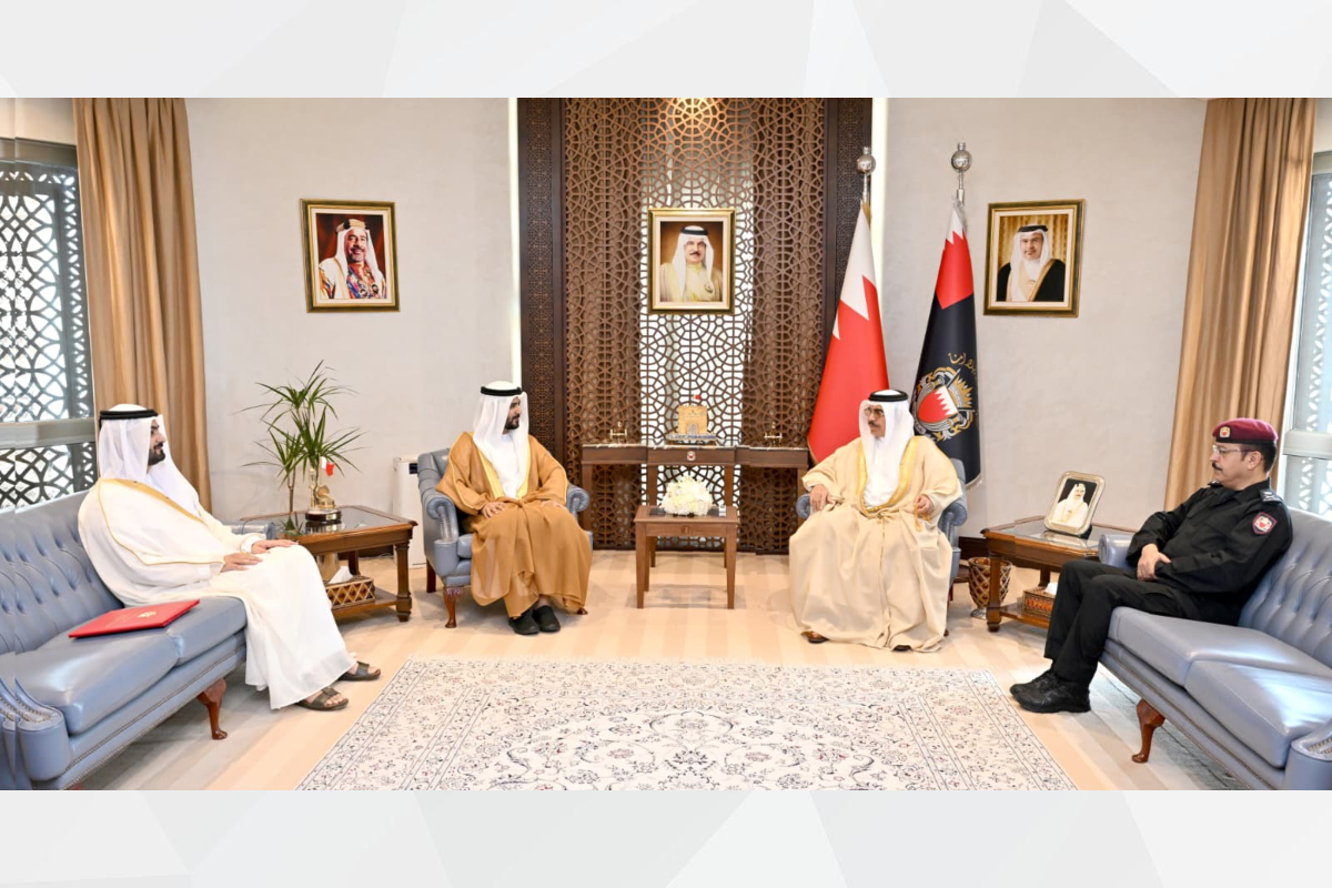 سفير الدولة يلتقي معالي وزير الداخلية البحريني ويسلمه رسالة من سمو نائب رئيس الوزراء ووزير الداخلية بدولة الإمارات