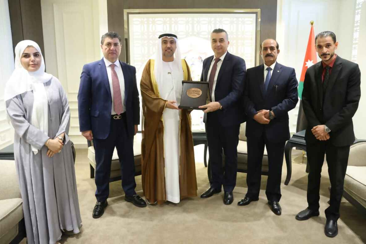 القائم بأعمال سفارة الدولة في عمّان يلتقي رئيس وأعضاء لجنة الشؤون الخارجية في مجلس النواب الأردني