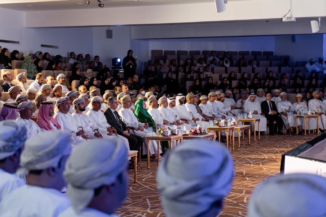 في إطار تعزير التعاون المشترك وتفعيل مذكرات التفاهم الموقعة بين دولة الإمارات وسلطنة عُمان في مجال التعليم العالي والبحث العلمي والابتكار، شارك المستشار علي الشميلي، القائم بأعمال السفارة في حفل جامعة البريمي بمناسبة حصولها على الاعتماد المؤسسي وتدشين البرامج الجديدة في الجامعة.