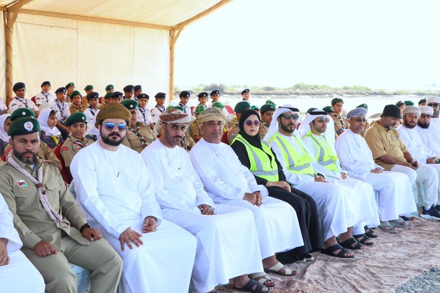 نظّمت سفارة دولة الإمارات في مسقط وهيئة البيئة العُمانية حملة استزراع 2000 شجرة من أشجار القرم في خور شناص بمحافظة شمال الباطنة، ضمن المبادرة الوطنية لزراعة 10 ملايين شجرة، حيث تُعد هذه المبادرة جزءً من الاستراتيجية العالمية لمعالجة التحديات البيئية ومنها تغير المناخ وهو ما تم تسليط الضوء عليه خلال مؤتمر COP28 الذي عقد في دولة الإمارات.