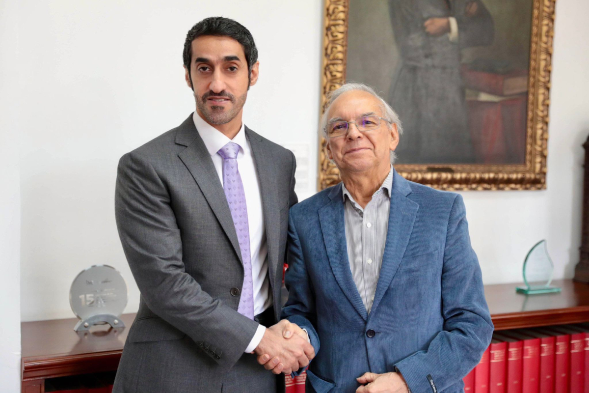 التقى سعادة محمد عبدالله الشامسي سفير الدولة لدى جمهورية كولومبيا، معالي ريكاردو بونيلا غونزاليرس وزير المالية والائتمان العام في كولومبيا.
