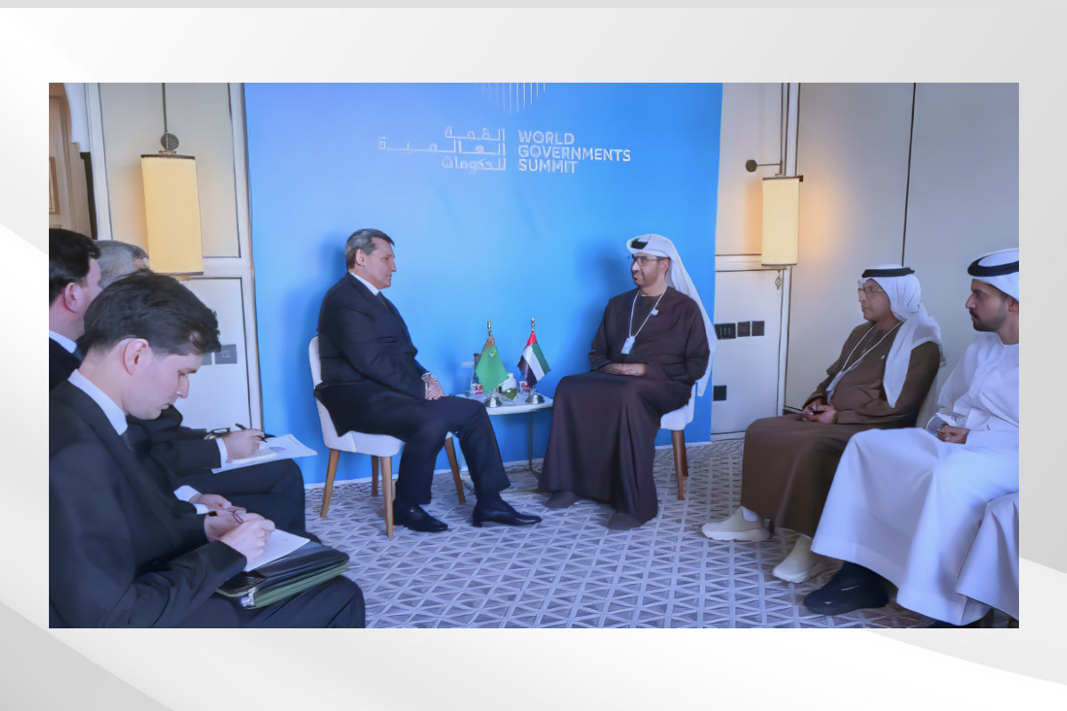 التقى معالي الدكتور سلطان بن أحمد الجابر وزير الصناعة والتكنولوجيا المتقدمة والرئيس التنفيذي لشركة أدنوك، مع معالي رشيد ميريدوف نائب رئيس مجلس وزراء تركمانستان وزير الخارجية، وخلال اللقاء بحث الجانبان فرص تعزيز التعاون بين البلدين في مجالي النفط والغاز، وذلك على هامش أعمال القمة العالمية للحكومات المنعقدة في دبي في الفترة من ٣ إلى ٥ فبراير ٢٠٢٦.