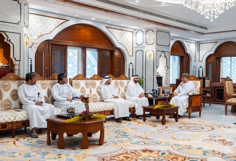 التقى سعادة الشيخ محمد بن مكتوم بن راشد آل مكتوم سفير الإمارات العربية المتحدة في مسقط، بصاحب السمو السيد مروان بن تركي آل سعيد محافظ ظفار.
