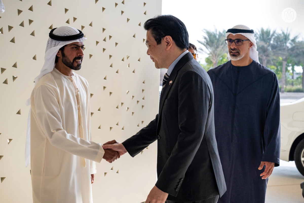خالد بن محمد بن زايد يلتقي رئيس وزراء سنغافورة في متحف زايد الوطني