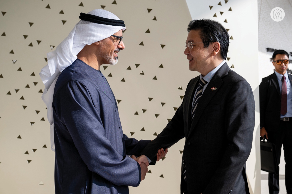 خالد بن محمد بن زايد يلتقي رئيس وزراء سنغافورة في متحف زايد الوطني