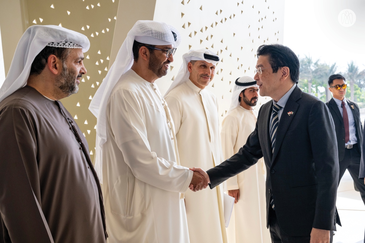 خالد بن محمد بن زايد يلتقي رئيس وزراء سنغافورة في متحف زايد الوطني