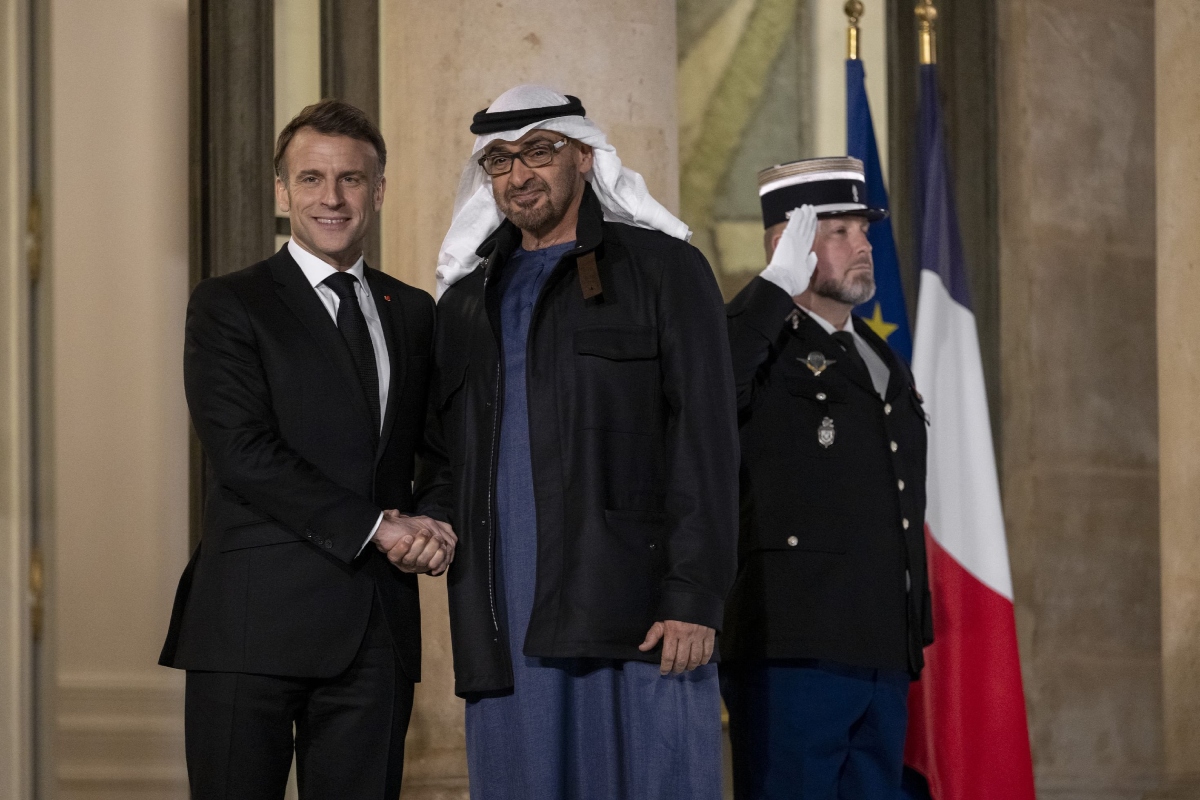 Son Altesse le cheikh Mohamed bin Zayed Al Nahyan, président des Émirats arabes unis, et Son Excellence Emmanuel Macron, président de la République française, ont exploré les multiples dimensions du partenariat stratégique et de longue date qui unit leurs deux pays, lors d'une rencontre au Palais de l’Élysée à Paris. Ils ont également examiné les opportunités d’élargir la coopération bilatérale, notamment dans les domaines économique, culturel et des investissements.



