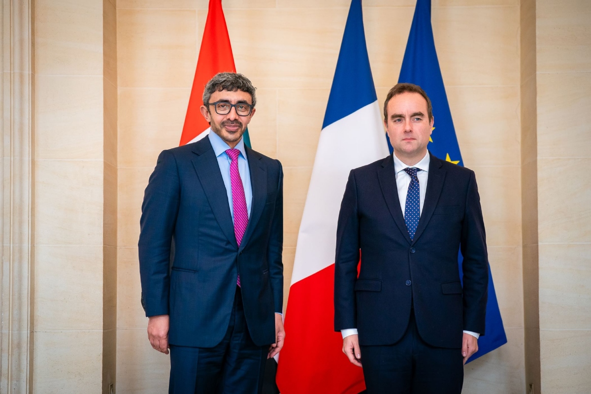 Son Altesse Cheikh Abdallah bin Zayed Al Nahyan, vice-premier ministre et ministre des Affaires étrangères, s'est entretenu lundi avec Sébastien Lecornu, ministre français des Armées, dans le cadre de sa visite de travail en France.



