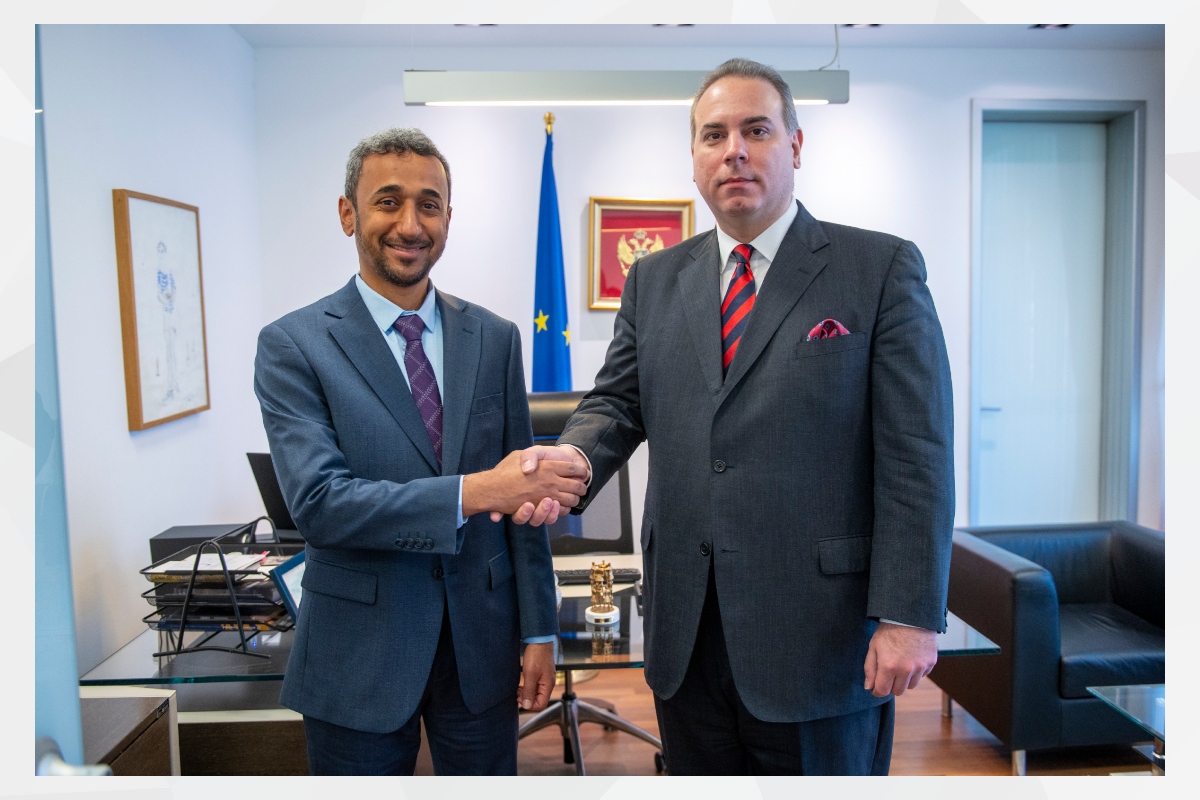 التقى سعادة/ خميس راشد الشميلي، سفير الدولة لدى بودغوريتسا، مع معالي الدكتور/ فيليب إيفانوفيتش، نائب رئيس وزراء الجبل الأسود للشؤون الخارجية والأوروبية. خلال اللقاء، بحث الجانبان سبل تعزيز التعاون الثنائي في مختلف المجالات ذات الاهتمام المشترك.
