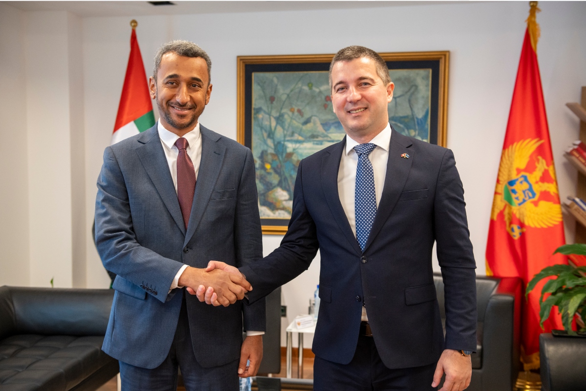 التقى سعادة/ خميس راشد الشميلي، سفير الدولة لدى الجبل الأسود، معالي/ ألكسا بيتشيتش، نائب رئيس الوزراء لشؤون الأمن والدفاع ومكافحة الجريمة والسياسة الداخلية في الجبل الأسود، وخلال اللقاء بحث الجانبان سبل تعزيز التعاون الثنائي في المجالات ذات الاهتمام المشترك للبلدين.

