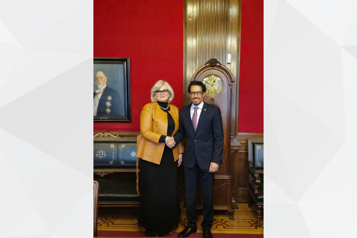 His Excellency Ahmed Hatem Almenhali, UAE Ambassador to the Republic of Serbia, met with Her Excellency Jorgovanka Tabakovic, Governor of the National Bank of Serbia (NBS), at the Central Bank’s headquarters in the capital, Belgrade. 
