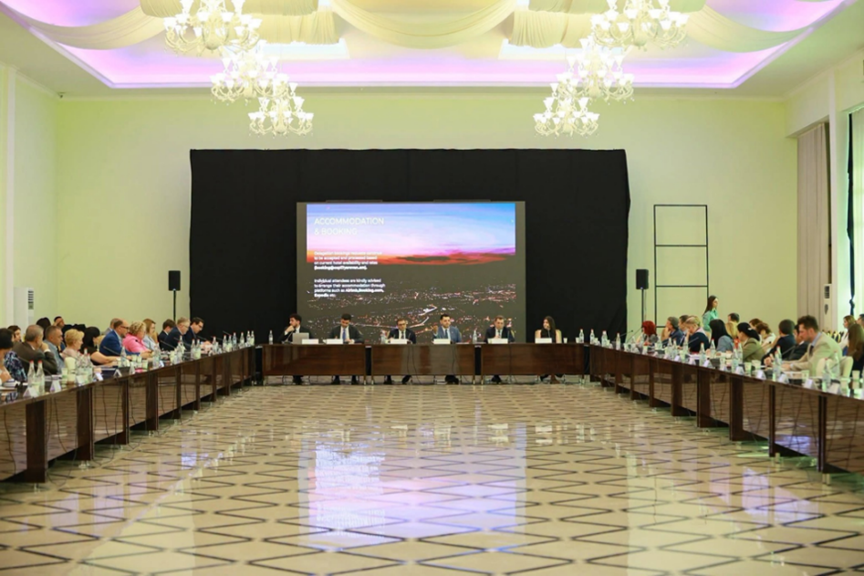 UAE Ambassador Attends a Briefing on COP17 Preparations