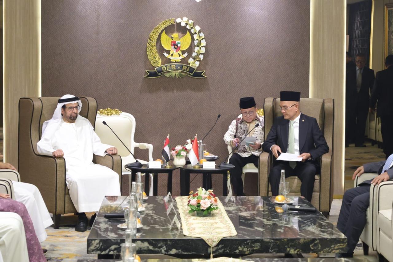 معالي النعيمي يلتقي برئيس لجنة الشؤون الدينية والاجتماعية لدى البرلمان الإندونيسي