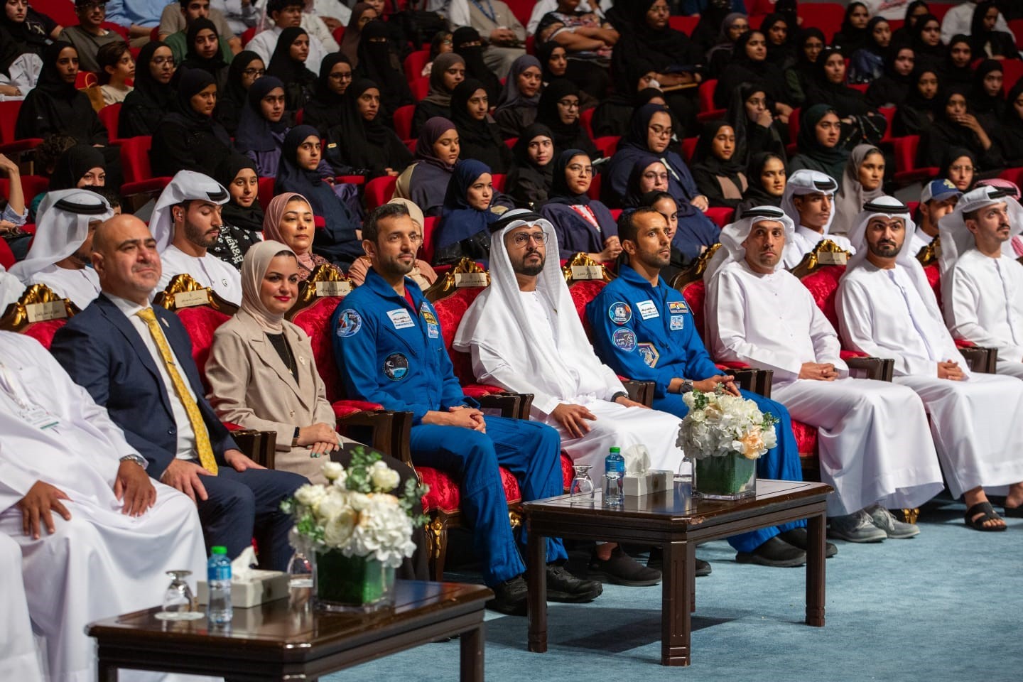 استضافت جامعة البحرين بالتعاون مع سفارة دولة الإمارات العربية المتحدة لدى مملكة البحرين، لقاءً حواريًا ملهمًا مع رائدي الفضاء الإماراتيين، الدكتور سلطان بن سيف النيادي وزير الدولة لشؤون الشباب، والسيد هزاع علي المنصوري، مدير مكتب رواد الفضاء في مركز محمد بن راشد للفضاء خلال تواجدهم في مملكة البحرين للمشاركة في النسخة السادسة من منتدى الفضاء الدولي، الذي يعقد لأول مرة في منطقة الشرق الأوسط وشمال أفريقيا على المستوى الوزاري، تحت عنوان (الفضاء كعامل تغيير في الدبلوماسية والتنمية الاقتصادية في المنطقة).​

