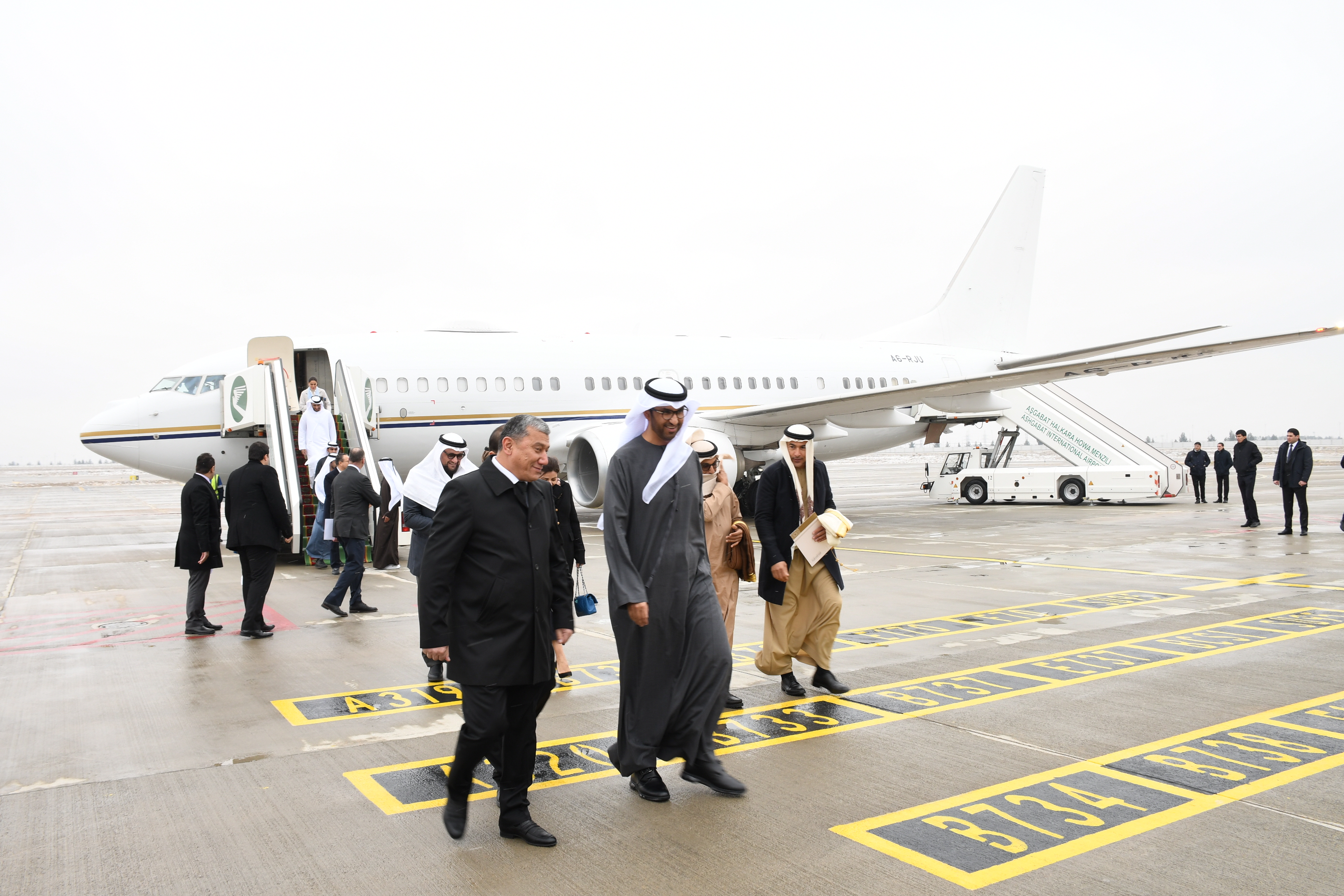 قام معالي سلطان بن احمد الجابر وزير الصناعة والتكنولوجيا المتقدمة بدولة الامارات بزيارة تركمانستان على رأس وفد رفيع المستوى يرافقه سعادة احمد الهاملي سفير الدولة لدى تركمانستان لبحث سبل تطوير العلاقات والتعاون بين البلدين في جميع المجالات.