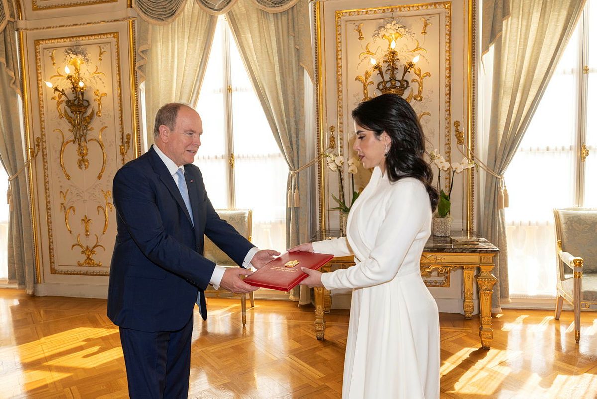 S.E. Hend Mana Al Otaiba, Ambassadrice des Émirats Arabes Unis en France a présenté ses lettres de créance à S.A.S. le Prince Albert II de Monaco, en tant qu'Ambassadeur Extraordinaire et Plénipotentiaire non résident des EAU auprès de la Principauté de Monaco