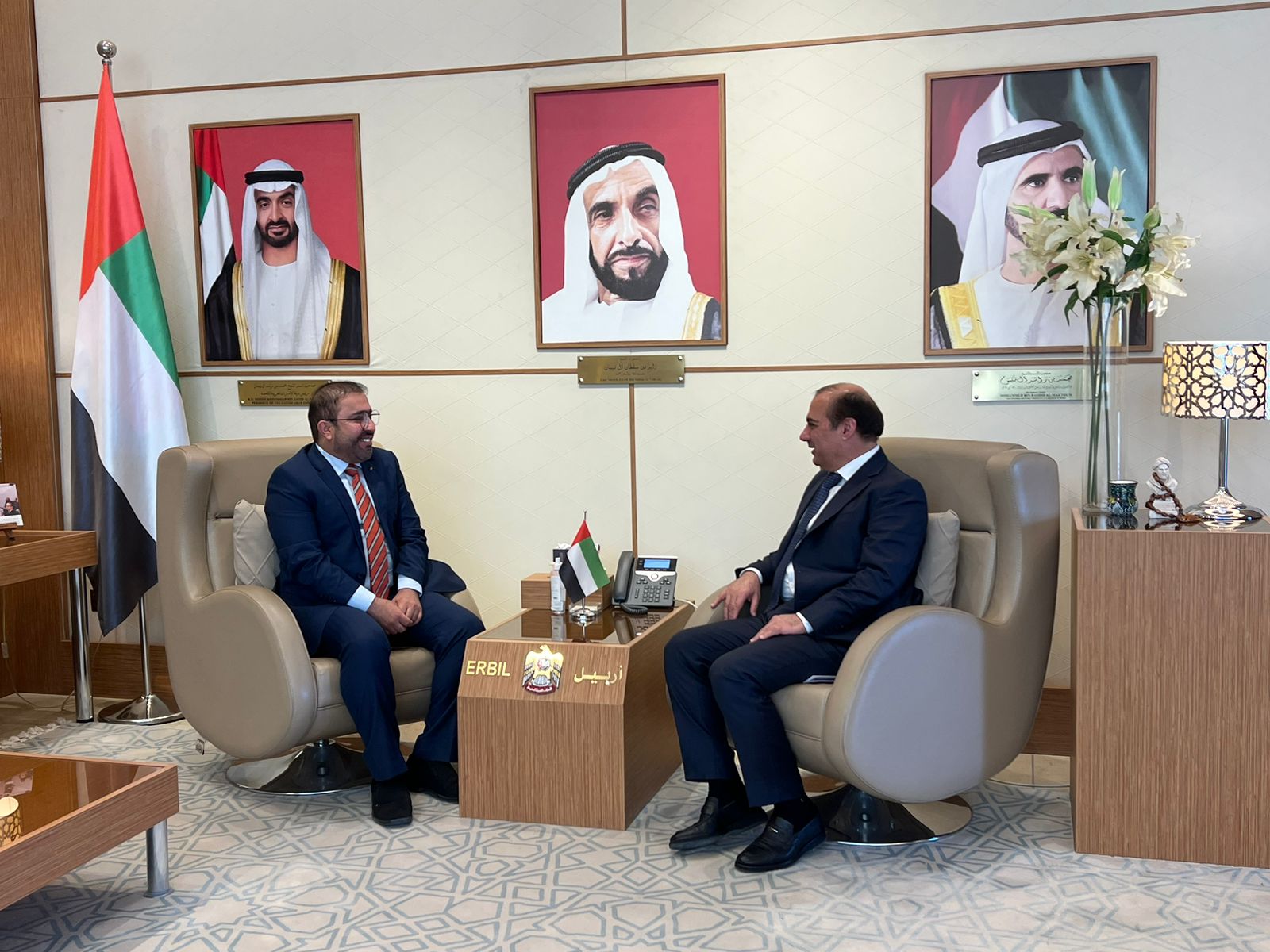 His Excellency Ahmed Al Dhaheri, Consul General of the UAE in the Kurdistan Region of Iraq, met with His Excellency Ahmed Ismail Mohammed, Chairman of the Hawkari Group of Companies operating in the fields of investment, trade and market management, and discussed with him prospects for cooperation and partnership with state companies in the field of investment, and enhancing the presence of brands of Emirati companies in the Iraqi market.