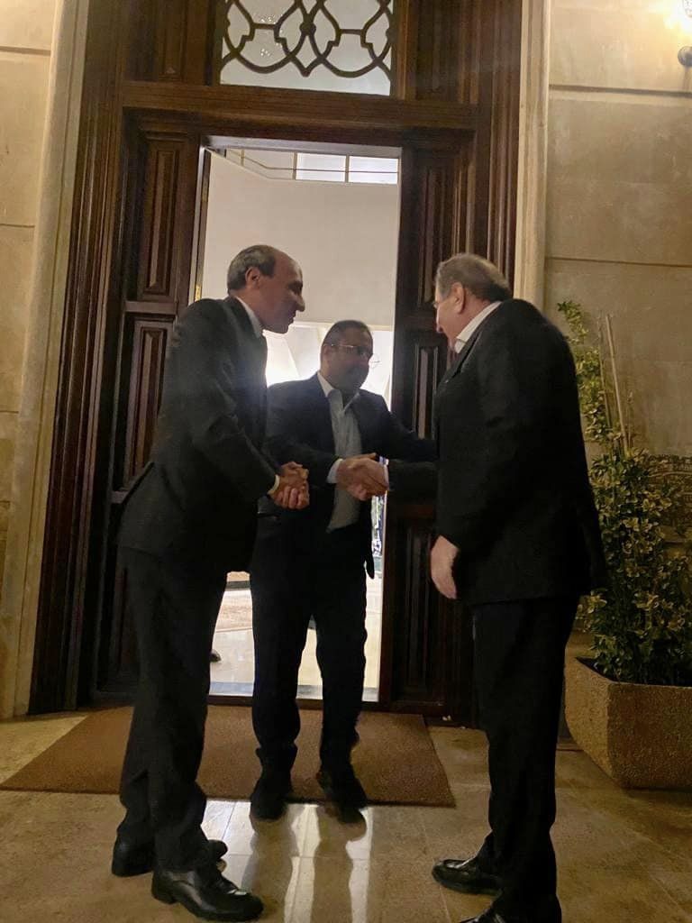 His Excellency Ahmed Ibrahim Saeed Al Dhaheri, Consul General of the UAE to the Kurdistan Region of Iraq, met His Excellency Hoshyar Zebari, the former Iraqi Minister of Foreign Affairs, and a leader in the Kurdistan Democratic Party. During the meeting, they discussed the distinguished relations between the United Arab Emirates and the Kurdistan Region, and mechanisms for developing relations between the two sides in all fields. They also discussed developments in the political situation in Iraq and the region.