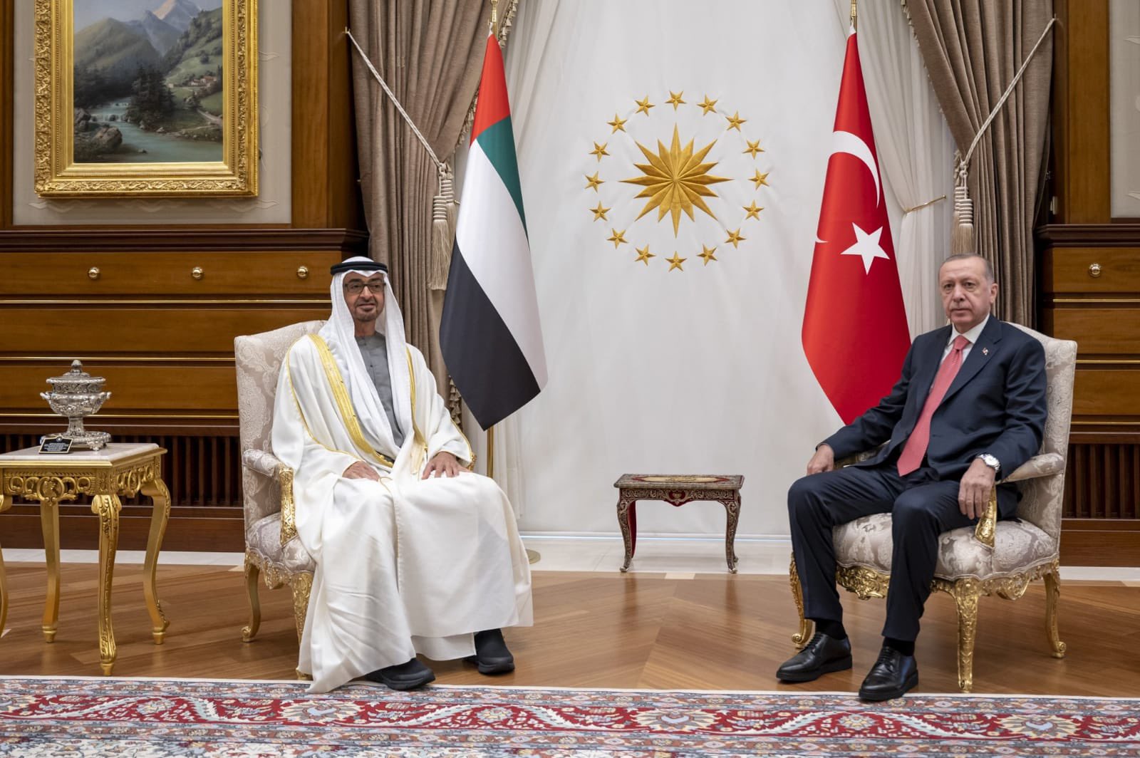 أجرى صاحب السمو الشيخ محمد بن زايد آل نهيان ، ولي عهد أبوظبي، نائب القائد الأعلى للقوات المسلحة ، زيارة رسمية لتركيا  بدعوة من رئيس الجمهورية رجب طيب أردوغان . وتم التوقيع على العديد من الاتفاقيات التي تعزز  العلاقات الثنائية بين البلدين