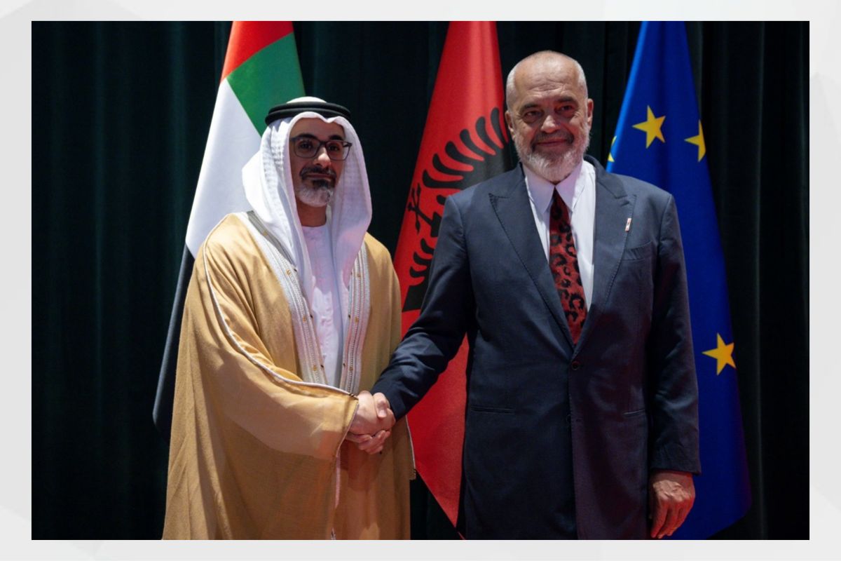 بحث سموّ الشيخ خالد بن محمد بن زايد آل نهيان، ولي عهد أبوظبي، مع معالي إيدي راما، رئيس وزراء جمهورية ألبانيا، سُبل تعزيز علاقات التعاون الثنائي والصداقة بين دولة الإمارات العربية المتحدة وجمهورية ألبانيا، بما يخدم المصالح المشتركة بين البلدين والشعبين الصديقين.

