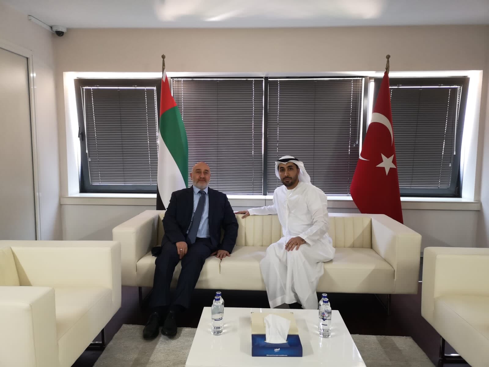 قدم سعادة / مازن بكاره، قنصل عام الجمهورية اللبنانية في إسطنبول، واجب العزاء في وفاة المغفورله بإذن الله تعالى سمو الشيخ خليفة بن زايد آل نهيان 