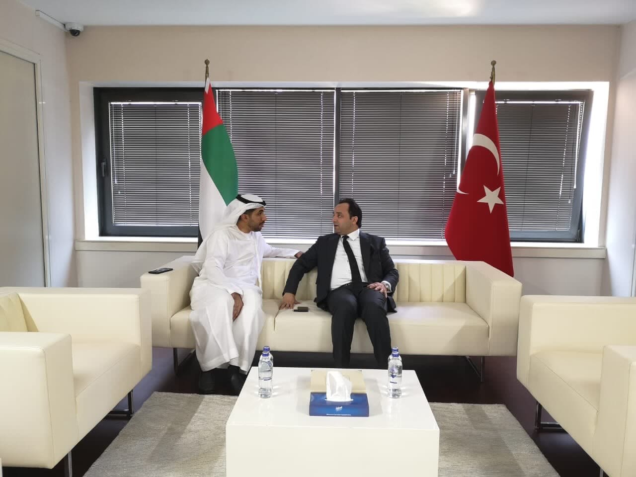 قدم سعادة / صلاح الدين الكاسح ، قنصل عام الجمهورية الليبية في إسطنبول ، واجب العزاء في وفاة المغفورله بإذن الله تعالى الشيخ خليفة بن زايد آل نهيان 
